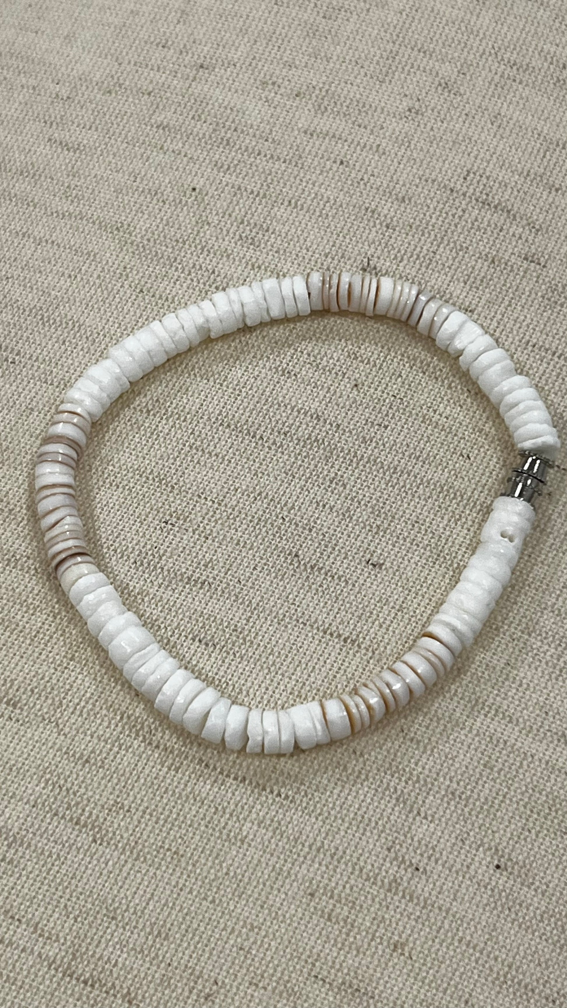 White puka deals shell bracelet